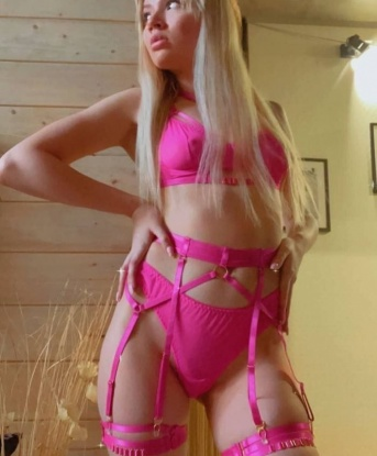 Соблазнительная девушка с шаловливыми глазками и изысканными формами предлагает тебе освежающий и страстный отдых в ее обворожительной компании. Звони, не пожалеешь! 2093, 21 год